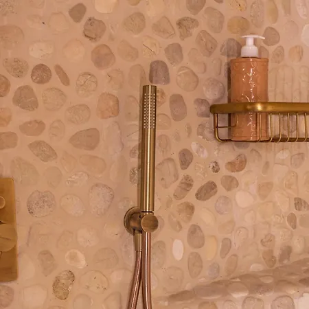 Vendégház Terre Saracene - Elegance Near The Station